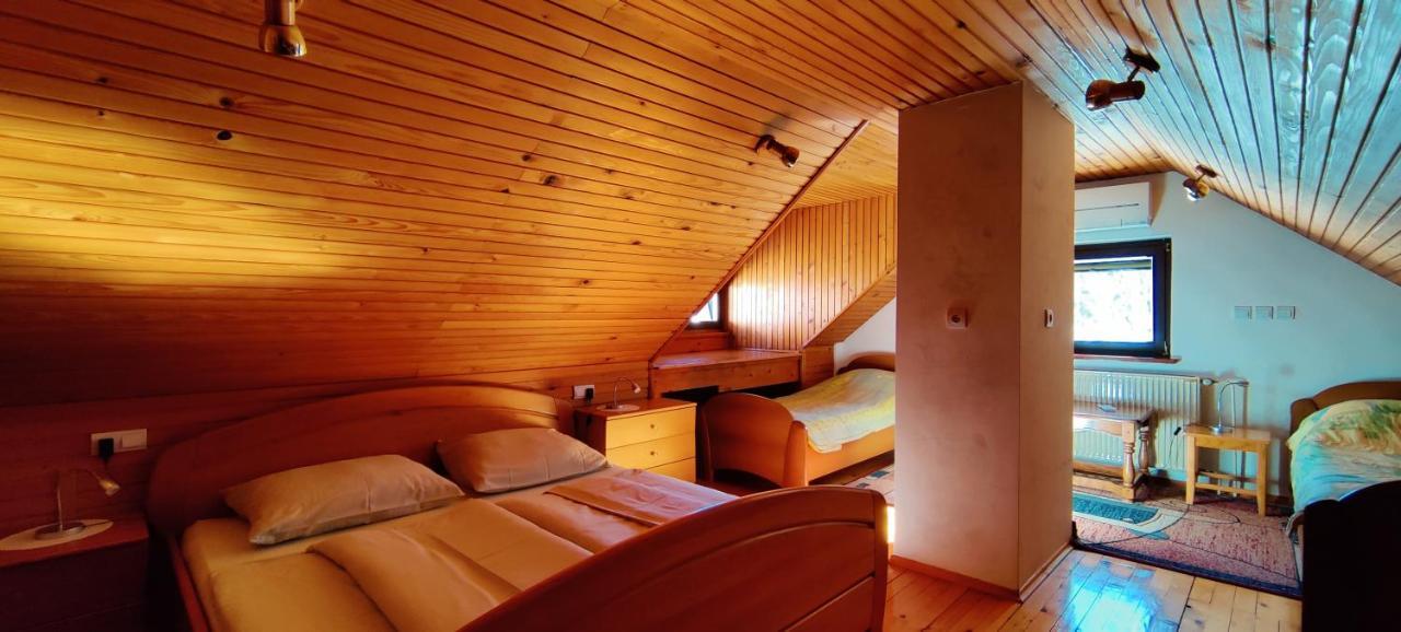 Guesthouse Pri Zalogarju Zelezniki Bagian luar foto