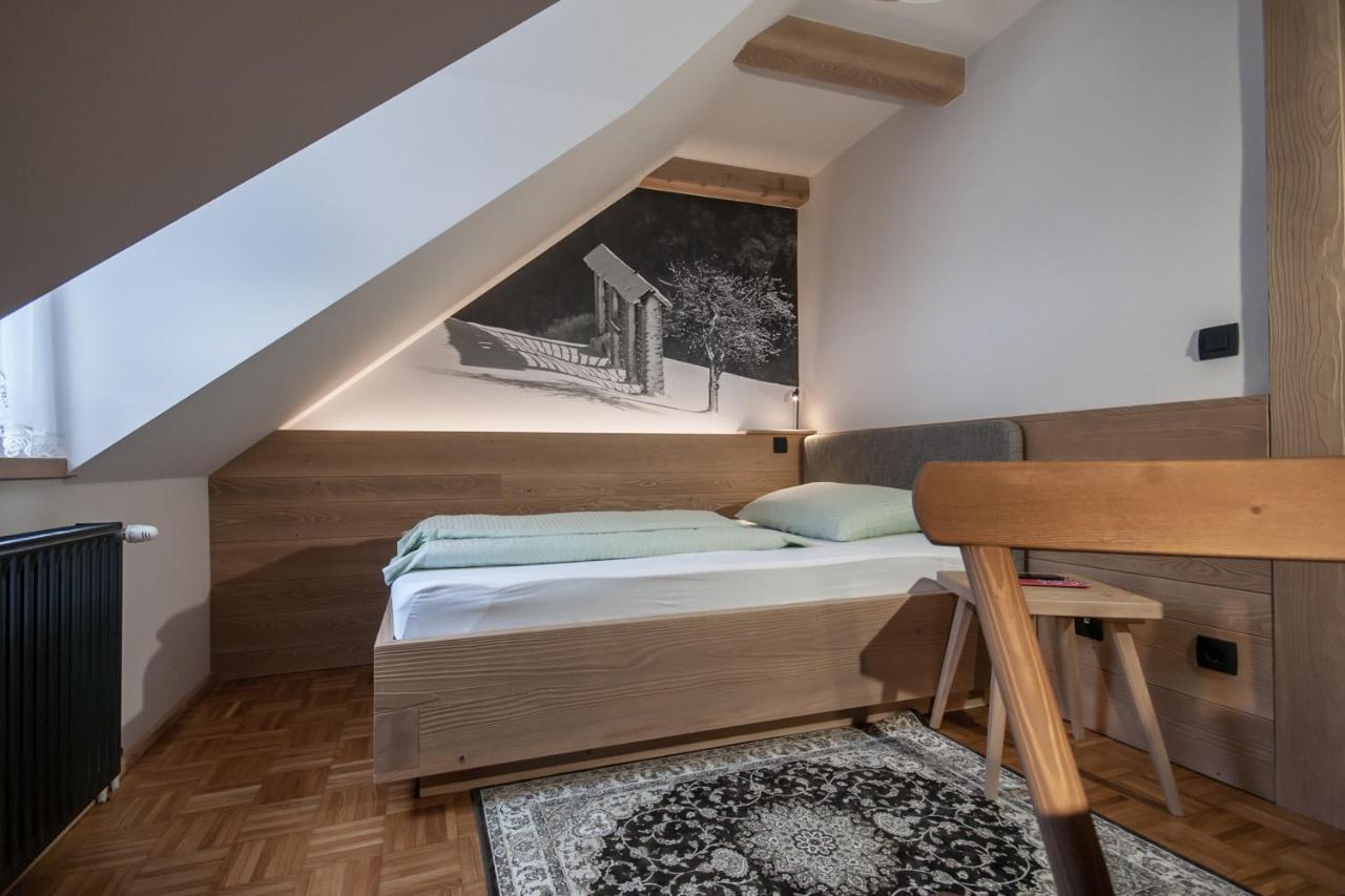 Guesthouse Pri Zalogarju Zelezniki Bagian luar foto