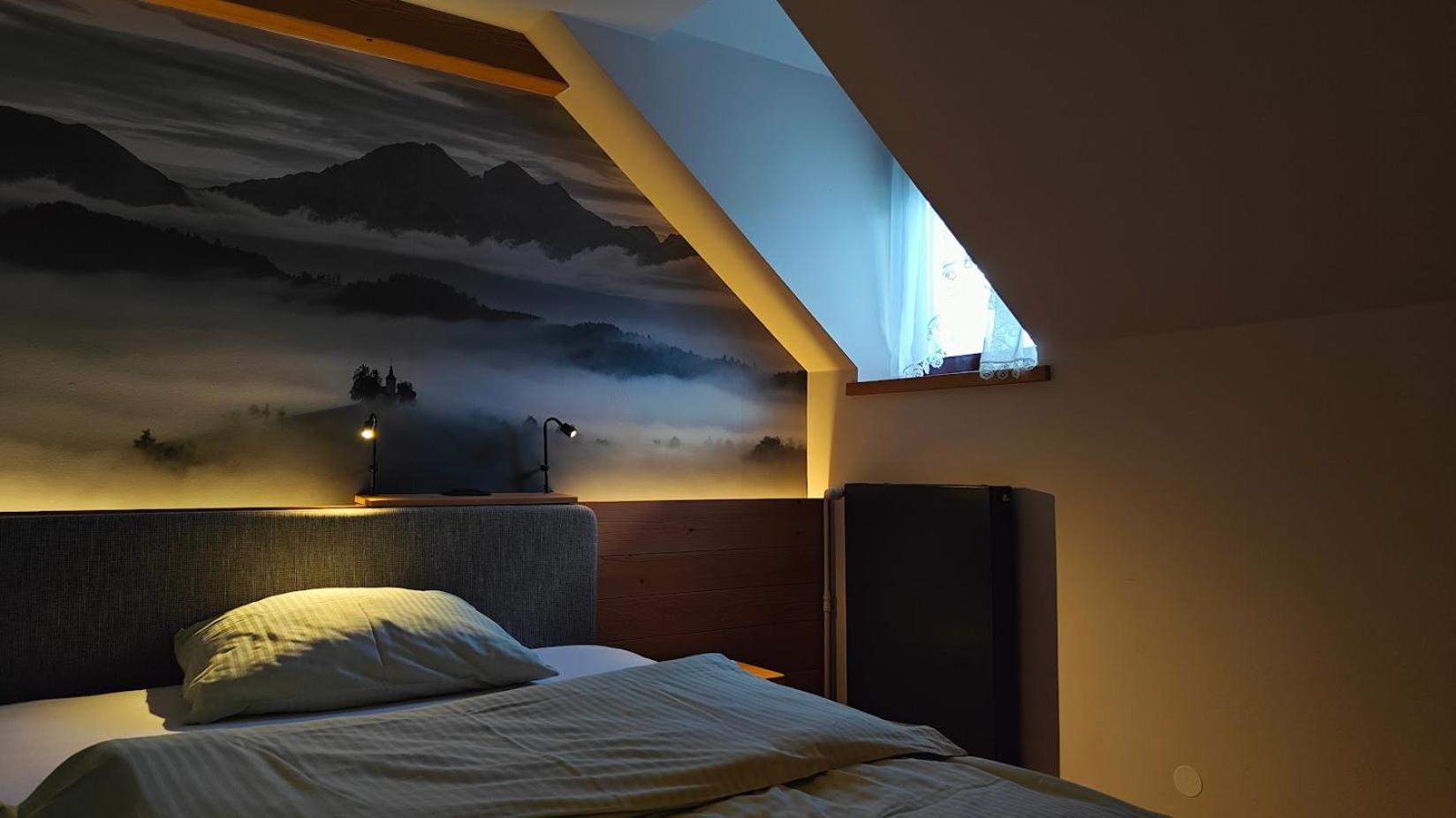 Guesthouse Pri Zalogarju Zelezniki Bagian luar foto