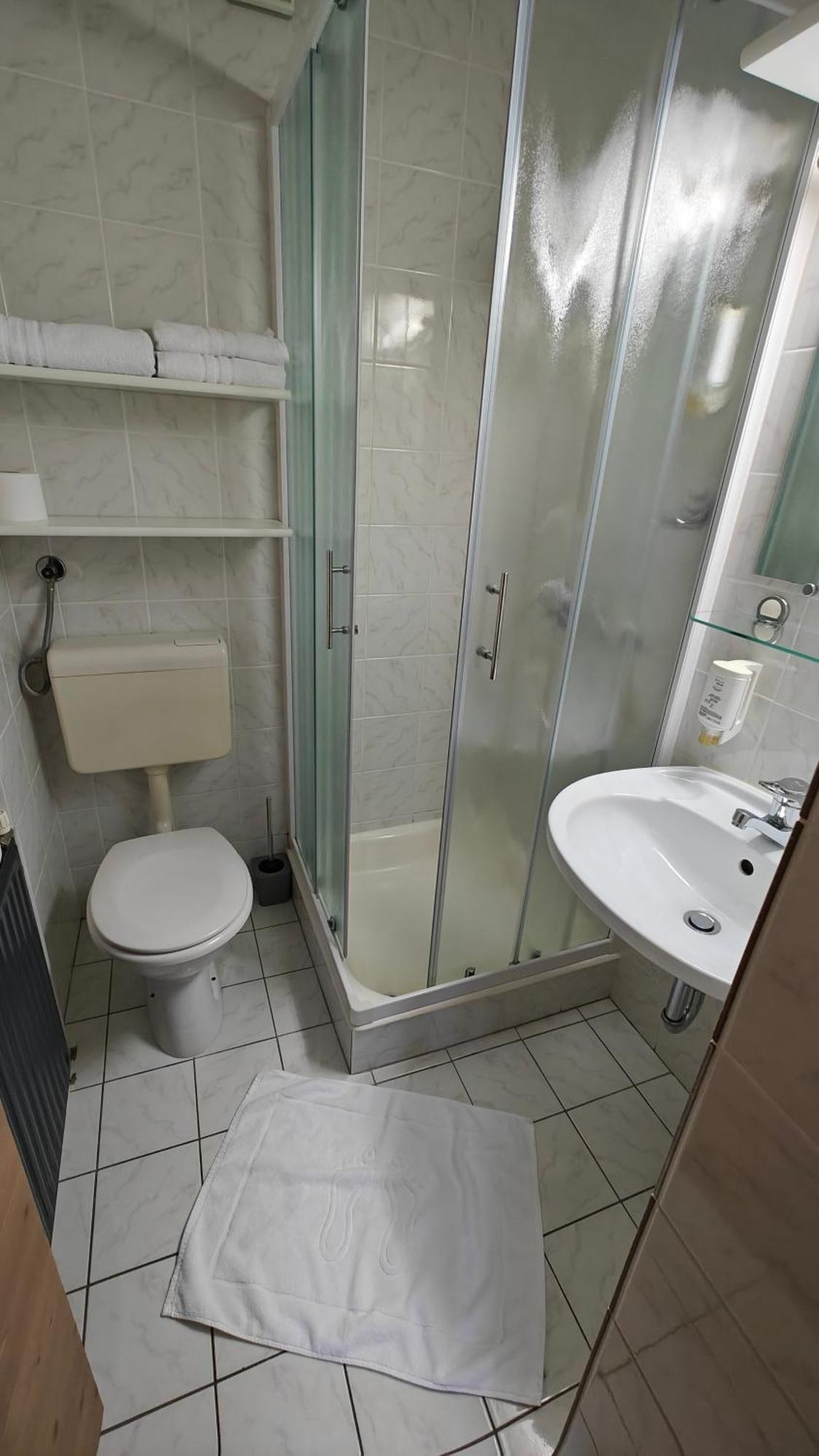 Guesthouse Pri Zalogarju Zelezniki Bagian luar foto