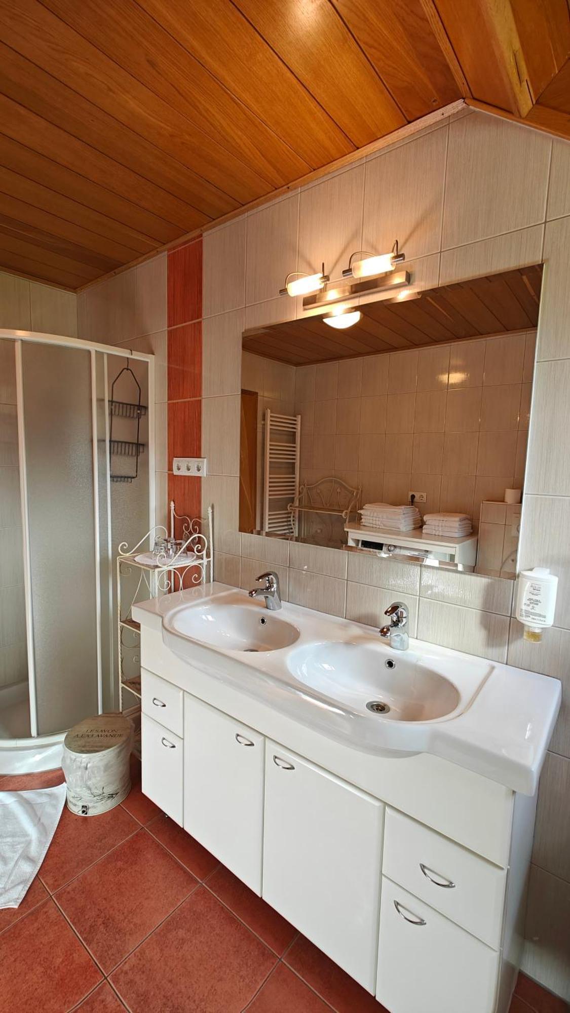 Guesthouse Pri Zalogarju Zelezniki Bagian luar foto