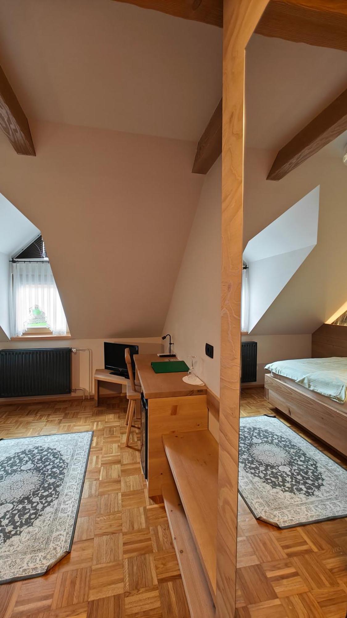 Guesthouse Pri Zalogarju Zelezniki Bagian luar foto