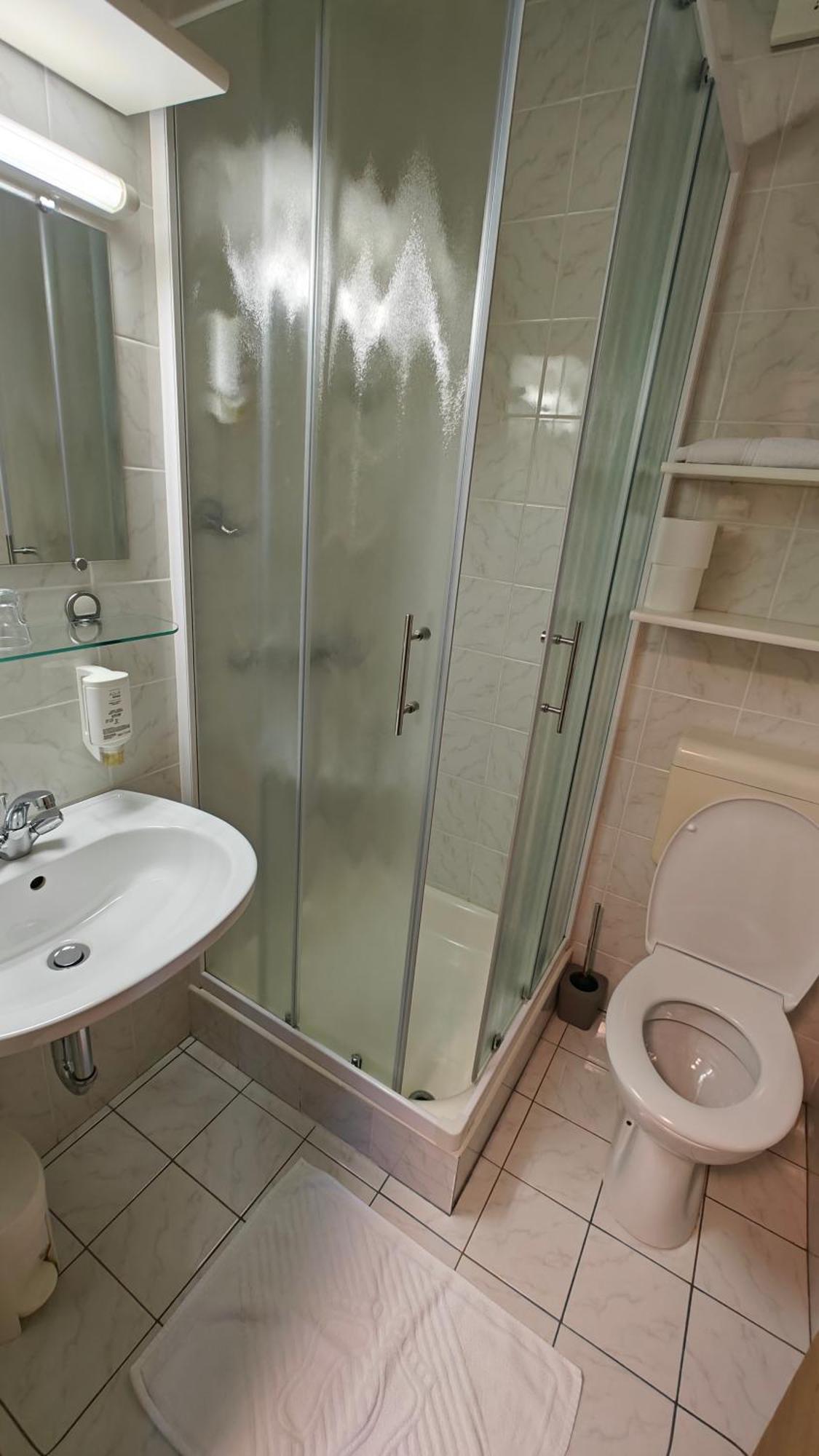 Guesthouse Pri Zalogarju Zelezniki Bagian luar foto