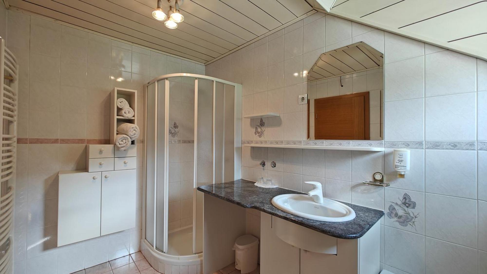 Guesthouse Pri Zalogarju Zelezniki Bagian luar foto