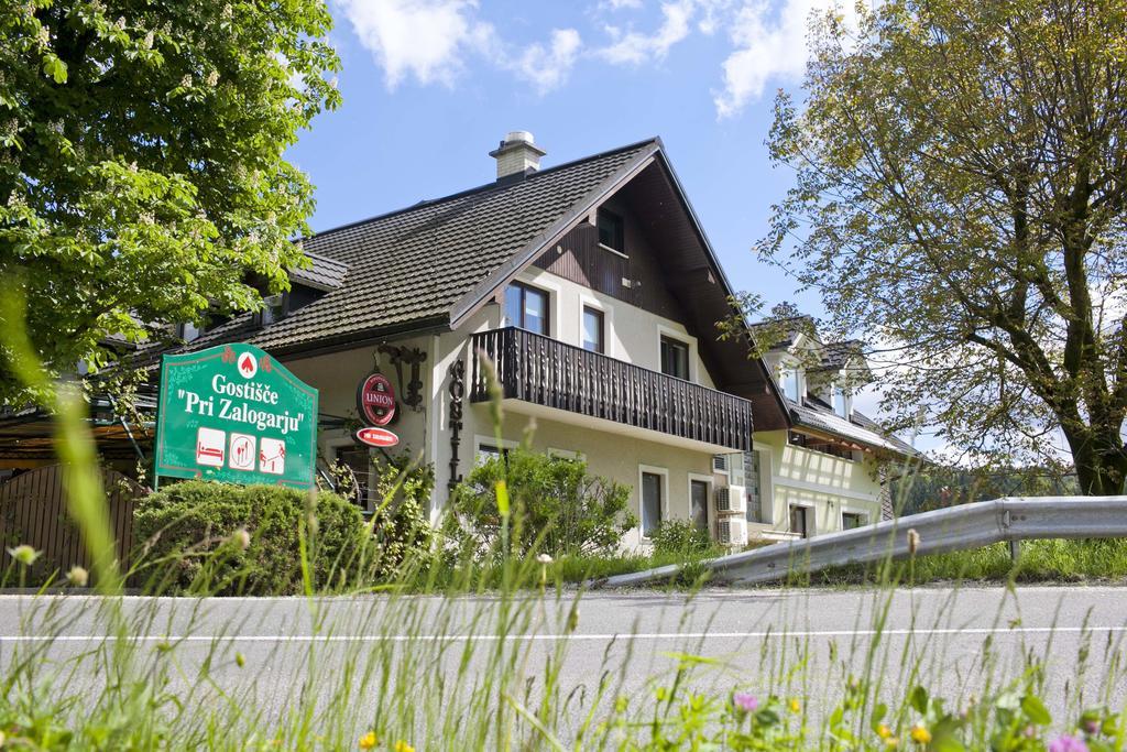 Guesthouse Pri Zalogarju Zelezniki Bagian luar foto