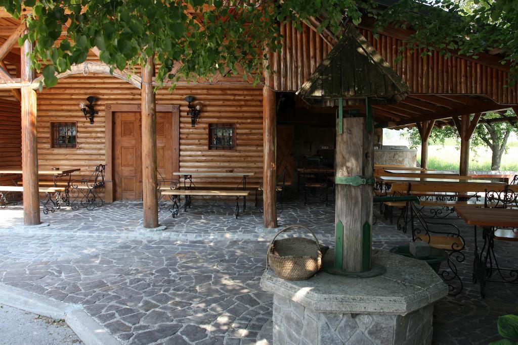 Guesthouse Pri Zalogarju Zelezniki Bagian luar foto