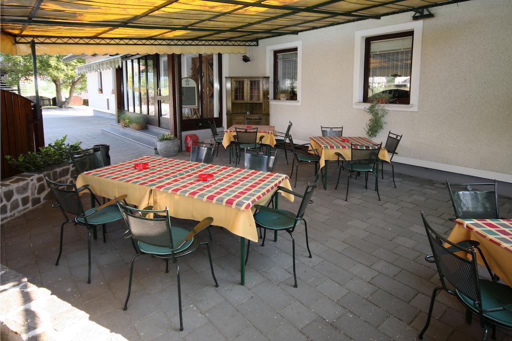 Guesthouse Pri Zalogarju Zelezniki Bagian luar foto