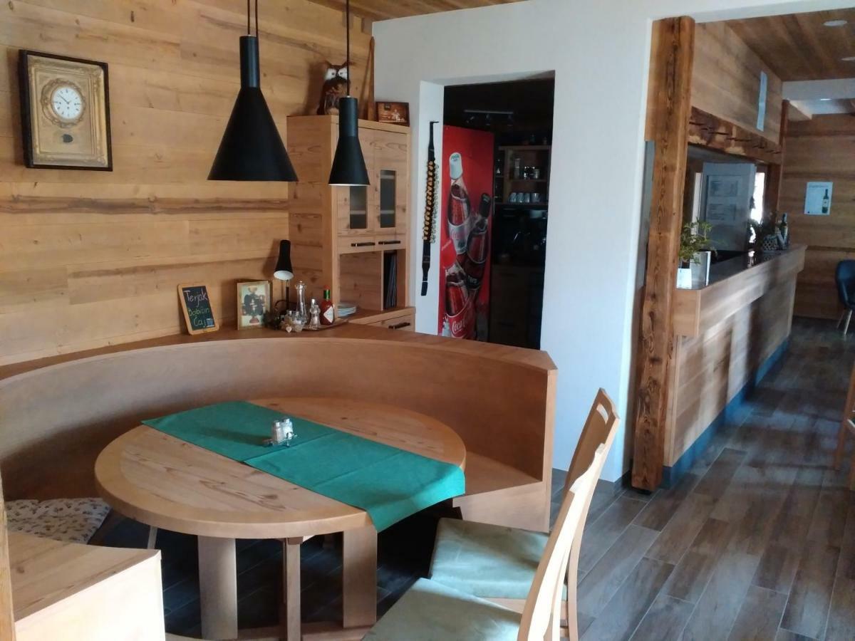 Guesthouse Pri Zalogarju Zelezniki Bagian luar foto